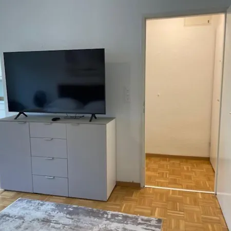 Practical And Cozy - Art 6 Zurich